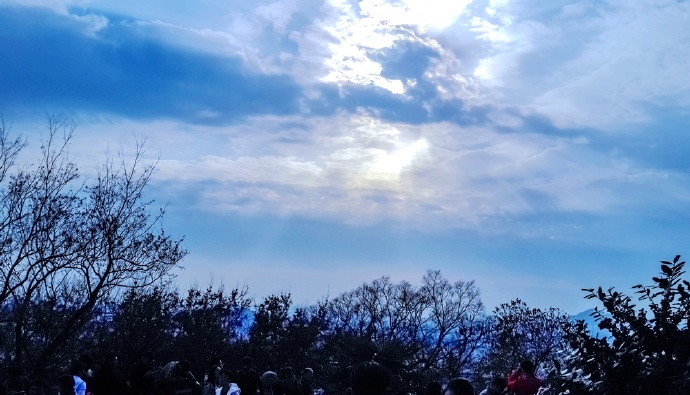 上海西佘山探看天主教堂，这里景色优美，夏季凉爽舒适