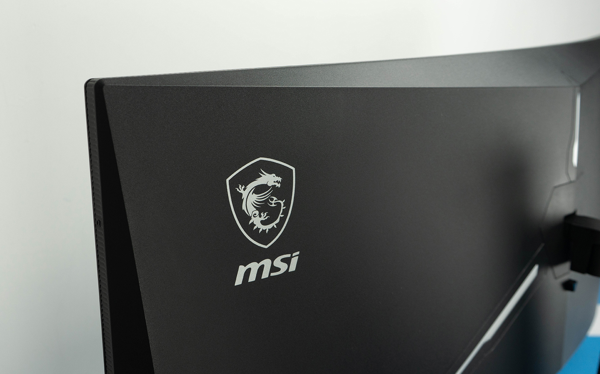 这套花费超过2W的桌面看起来是如此朴素