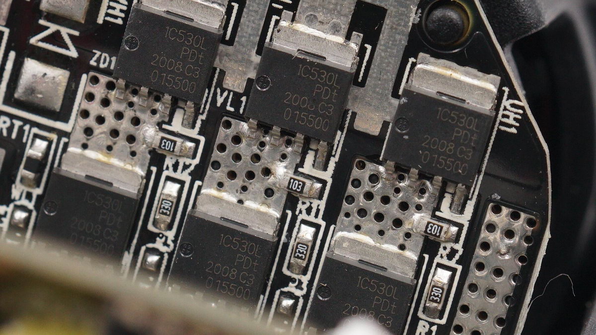 电钻拧三合一螺丝,微型手持小电钻拆解