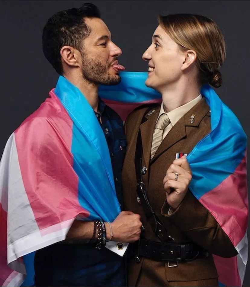 一对男女互换性别,一见钟情后生儿育女:有爱,性别有什么关系?