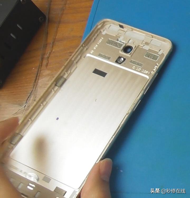 魅蓝note5拆机换尾插,魅蓝note5拆机