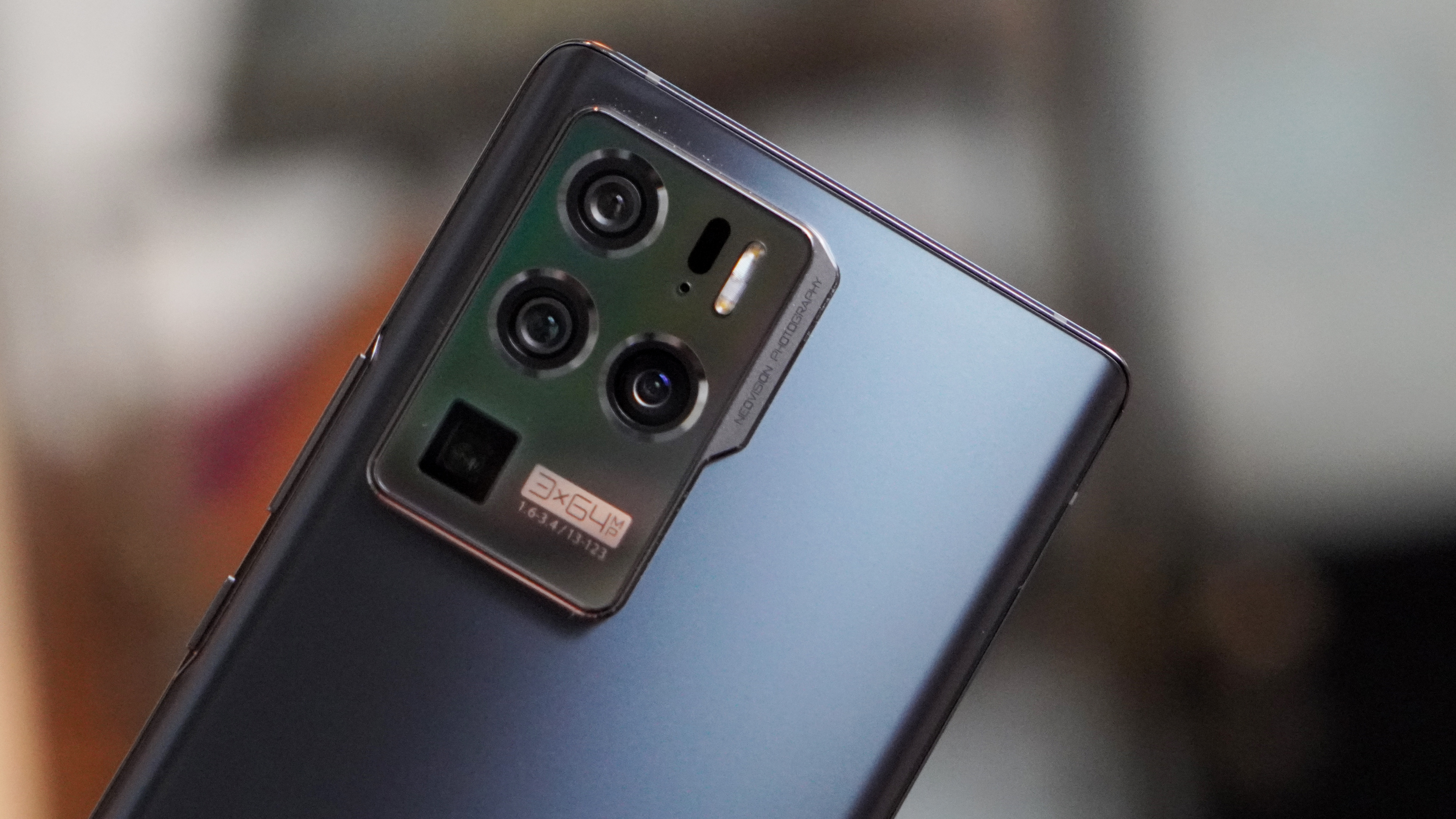 中兴axon30ultra和努比亚z30pro,中兴axon30ultra对比魅族18pro