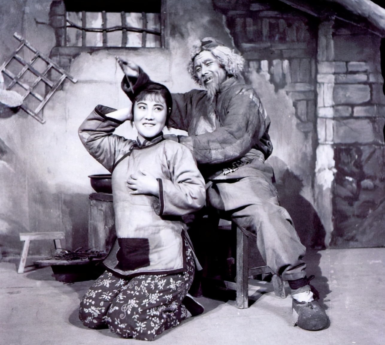 郭兰英脊椎被打断原因,郭兰英脊椎骨折原因