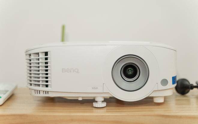 明基E520移动无线投影仪：解锁视频会议协作新姿势