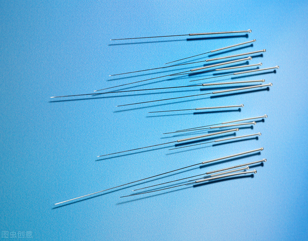 女病人颈肩部疼痛,针灸刺破肺造成气胸,却被老大夫发现另有他症