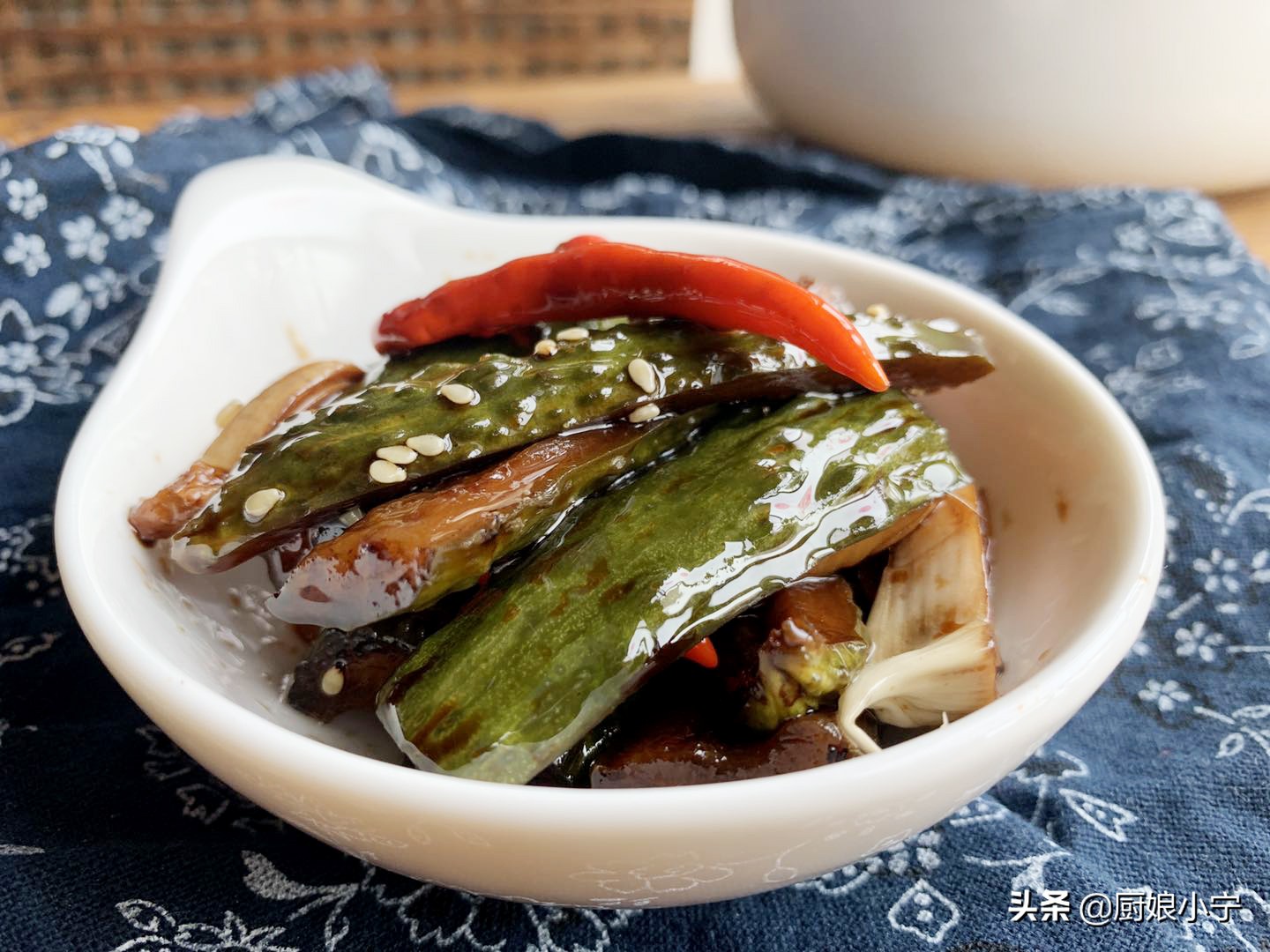 酱黄瓜怎样腌才最好吃,酱黄瓜腌好以后要不要冲水