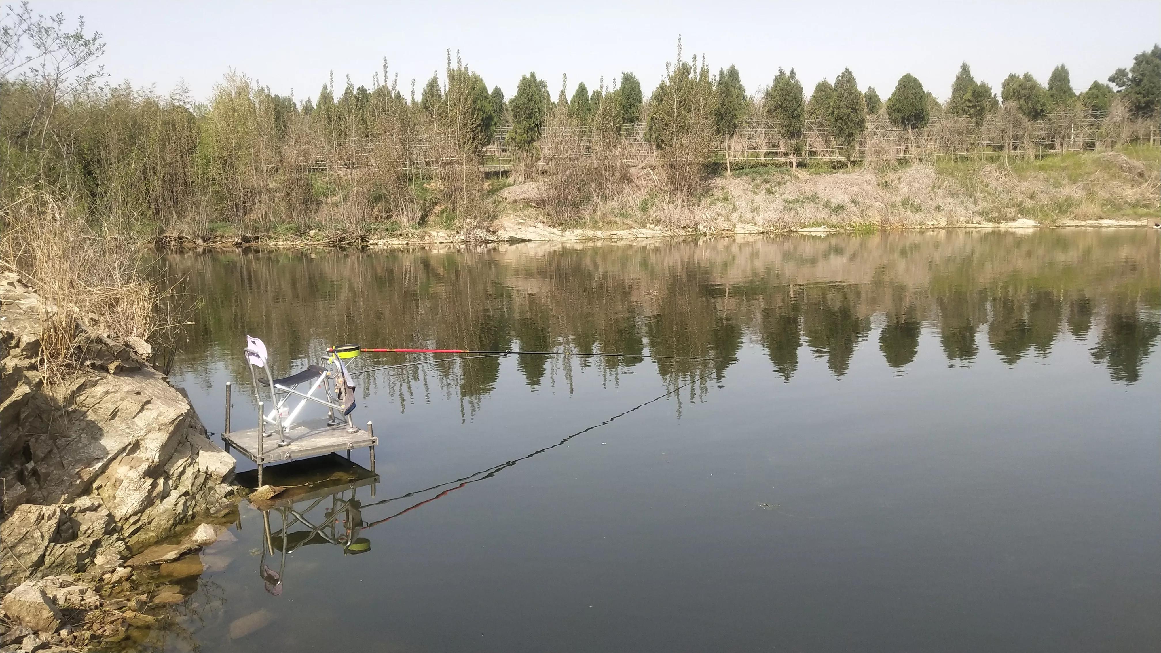 1.0子线遛十斤大鲤鱼,野钓10斤鲤鱼遛鱼技巧
