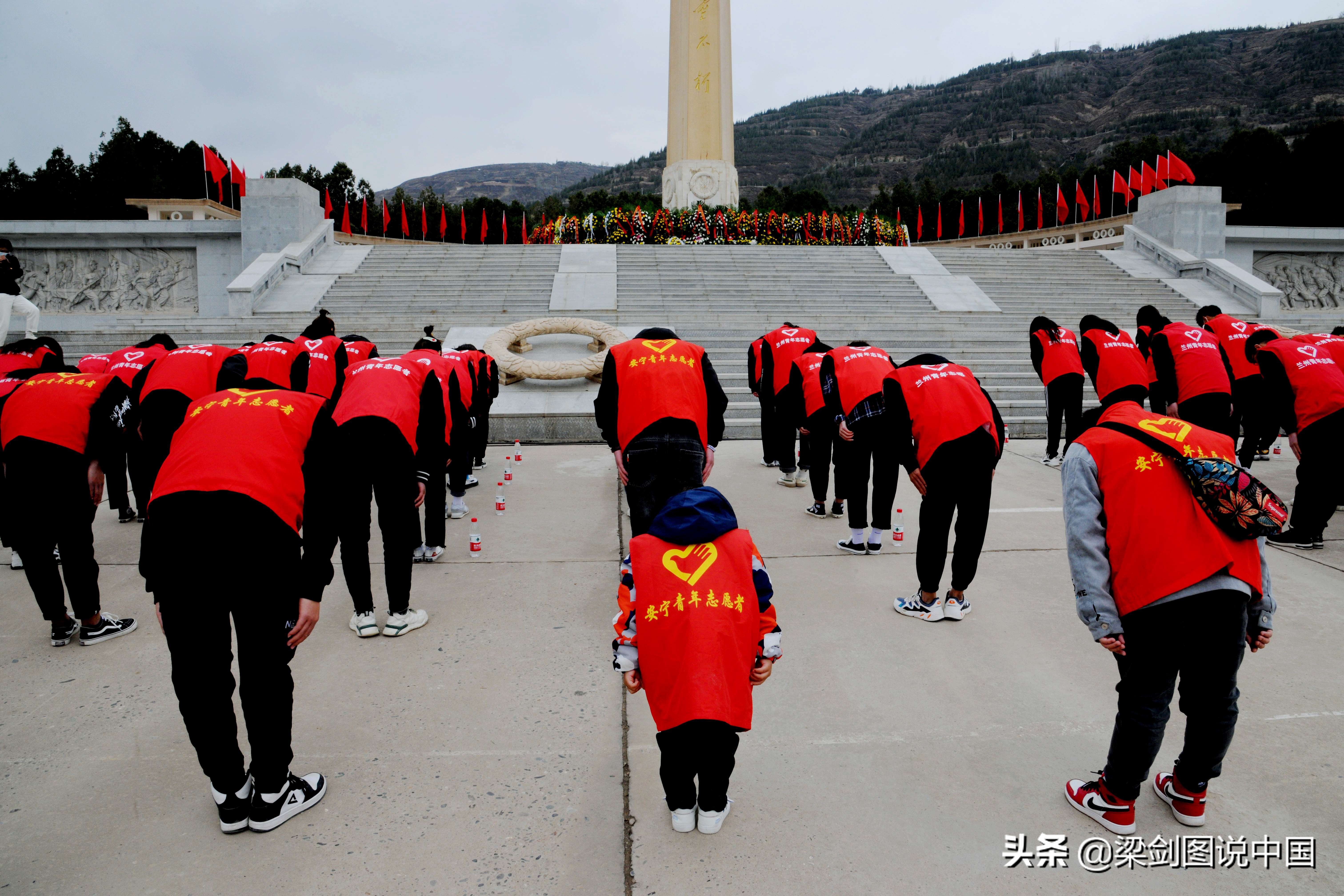 兰州缅怀革命烈士传承民族精神,兰州缅怀先烈