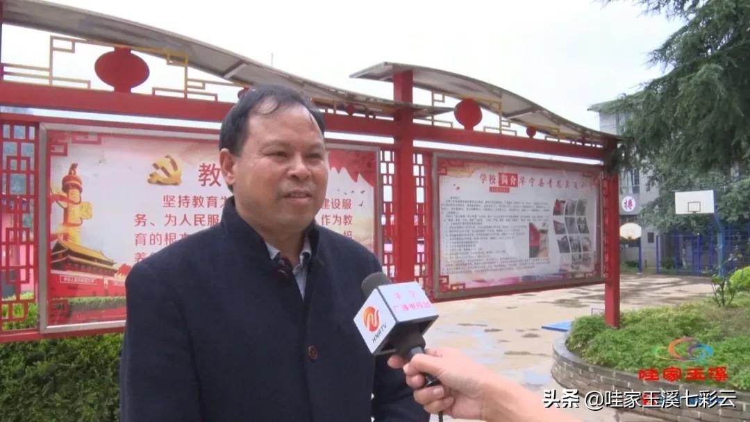 平凡的一线教师不平凡的教育故事,致敬老师感人故事