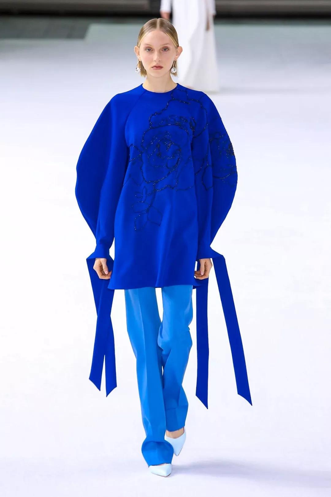 等疫情过后穿上漂亮的衣服,等疫情过后去赏花