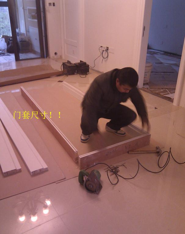 门套突出来了怎么办,门套的缝隙打胶打坏了