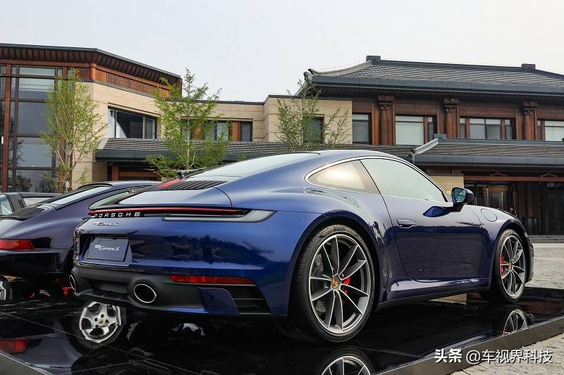 黑科技加持，亮点太多！实拍全新保时捷911