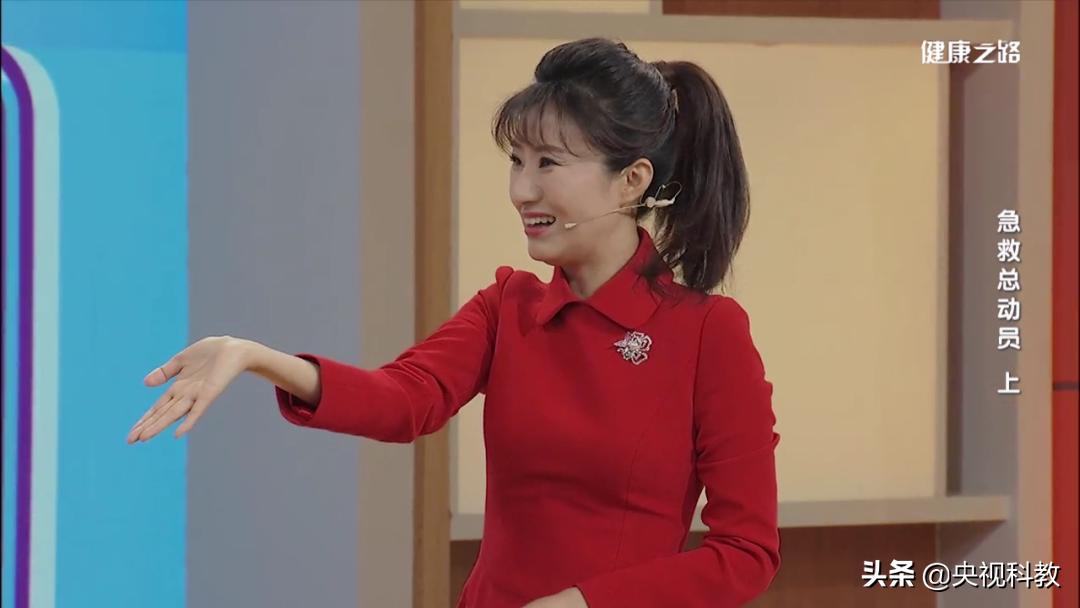 一不小心就摔伤？可能引发髋关节骨折、手腕骨折或脚腕扭伤，处理不好有大事！