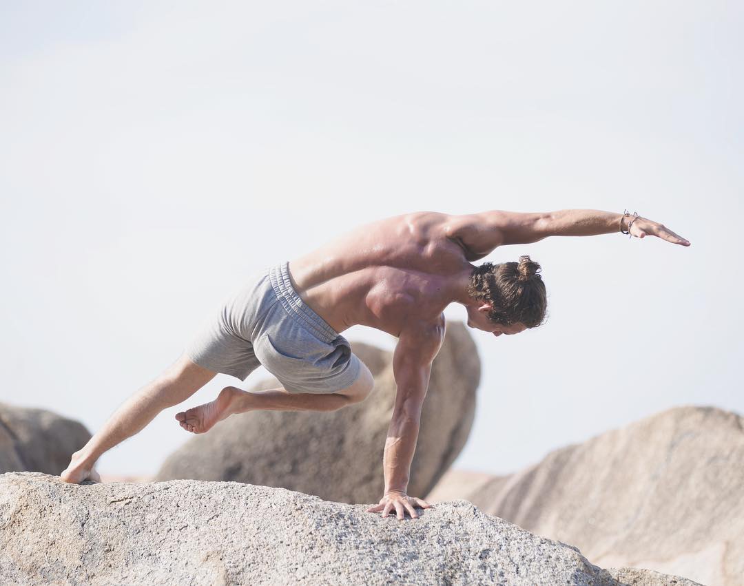 瑜伽哪个体式改善静脉曲张,小腿静脉曲张怎么改善