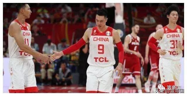 现在骂中国篮球的人，不是蠢就是坏