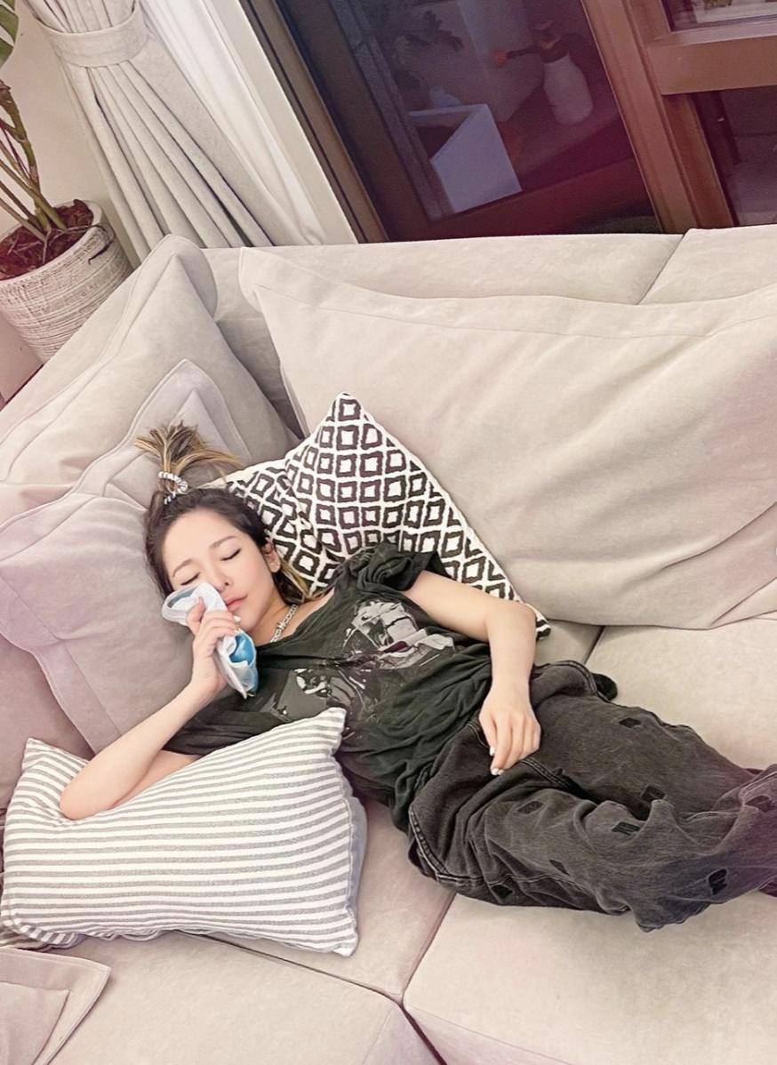 萧亚轩黄皓轩谈恋情,萧亚轩与黄皓签协议