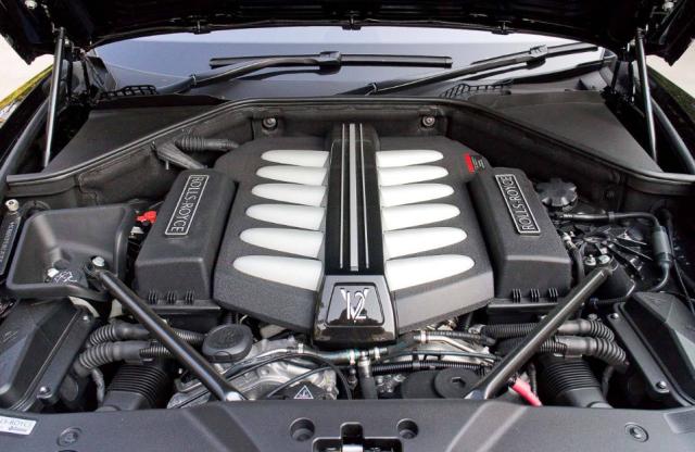 汽车发动机v跟w的区别,发动机上面v是什么意思