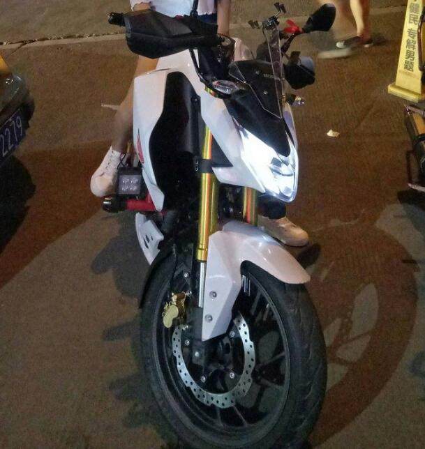 本田cb190r漏油解决方法,本田cb190r暴风眼前避震漏油