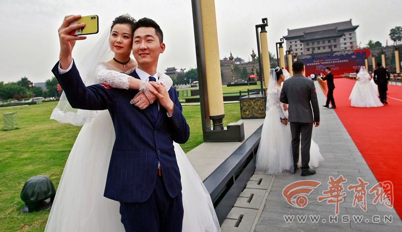 西安终于等到你“最美战疫情侣”520永宁门永结同心