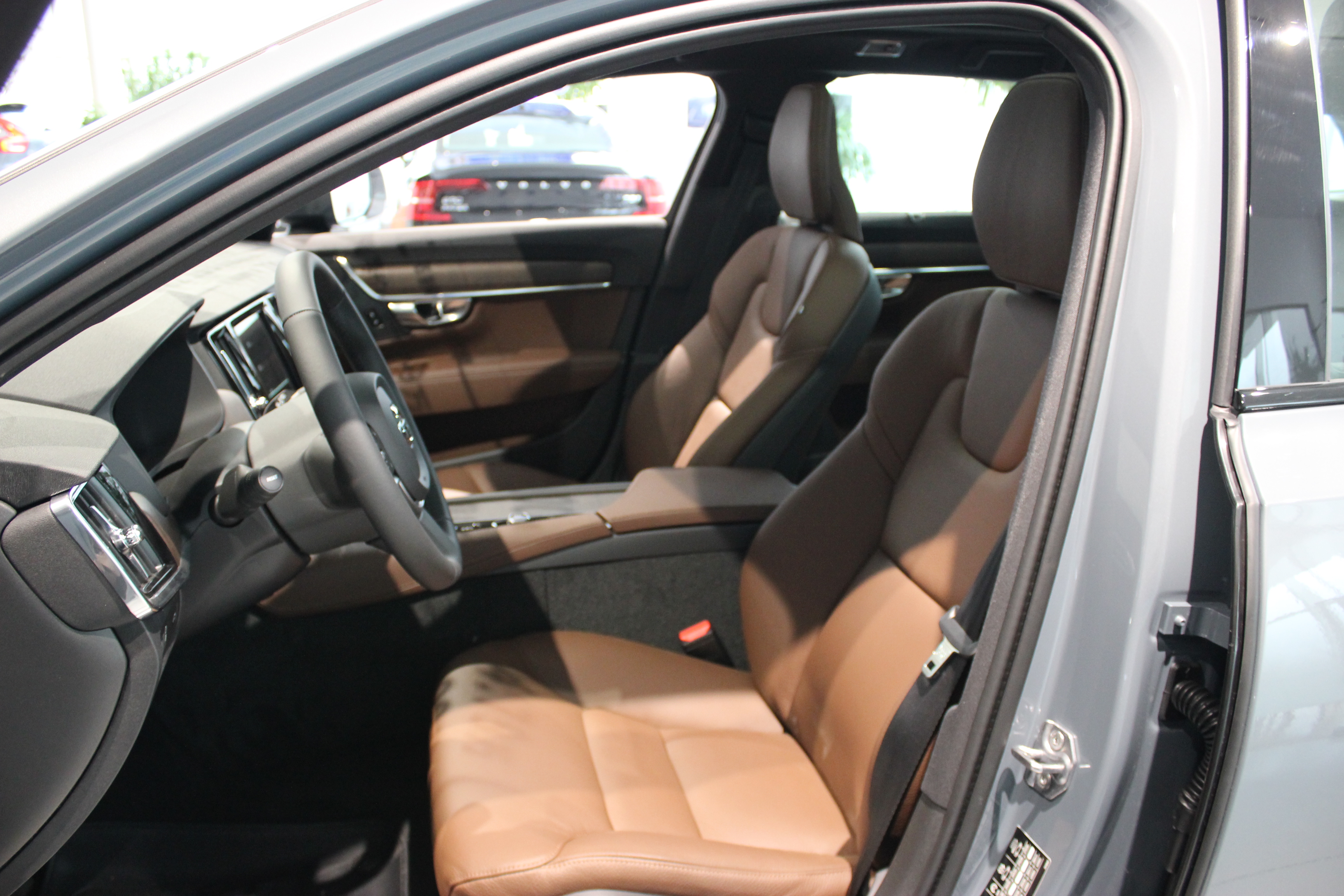 v90沃尔沃最低价,v90沃尔沃亮点