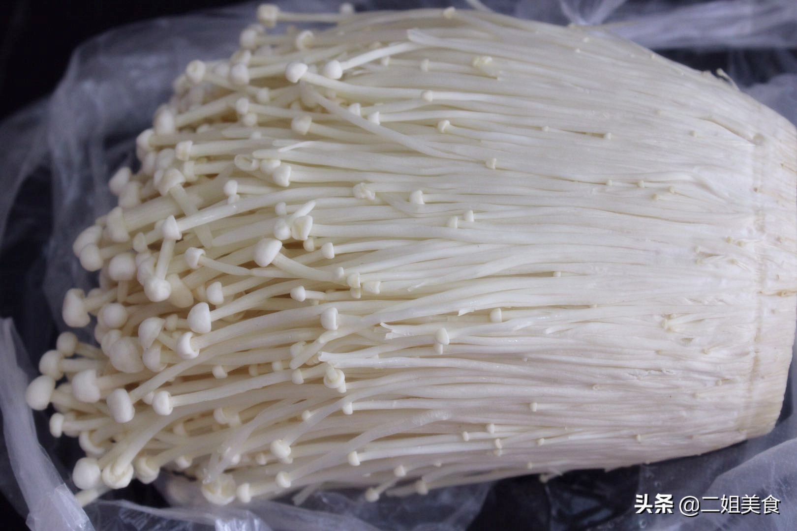 金针菇怎么放可以长时间保鲜,金针菇放冰箱时间长了还可以吃吗