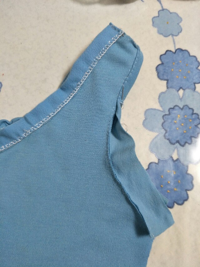 一拆二剪三缝,儿子校服变小背心