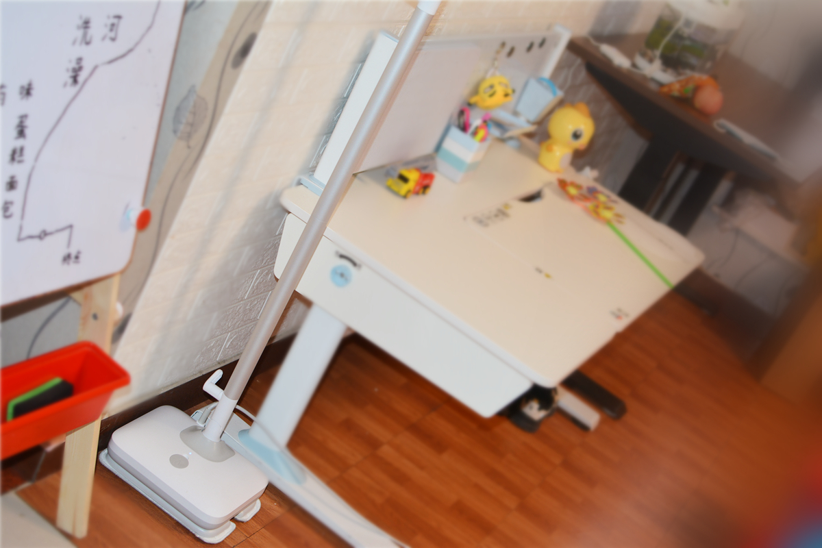 小米有品众筹上线洒哇地咔蒸汽拖把,即拖即干,性价比超高