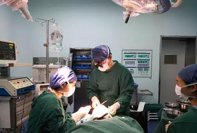 百岁老人头上长出犄角是皮肤癌吗,百岁老人头上长疙瘩