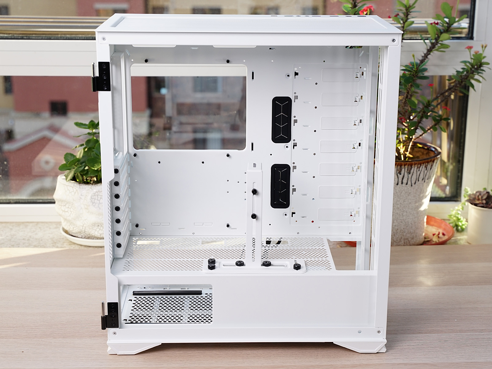 秀桌面：送老婆RGB全家桶PC，钱都花在光效上的感觉真棒