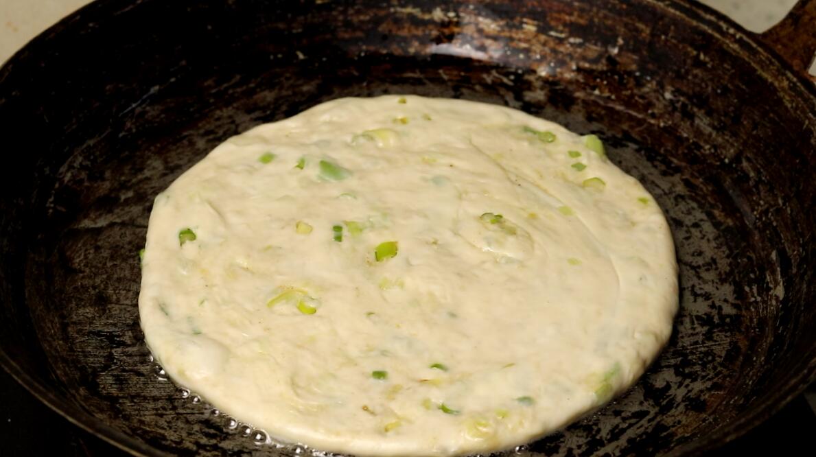 葱油饼的基本步骤和注意事项,正宗酥脆葱油饼做法教程