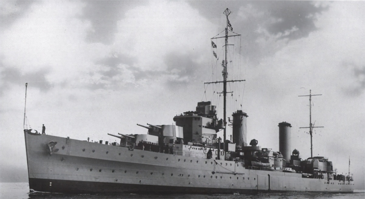 南京解放，一女子到三野驻地被哨兵拦下，报出姓名后政委亲自迎接