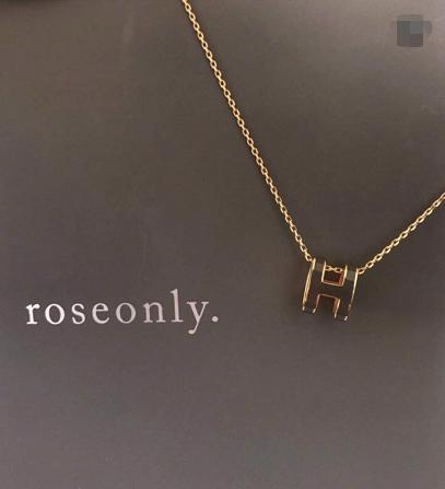 锁骨项链轻奢小众高级感搭配秋装,最新款气质百搭锁骨项链