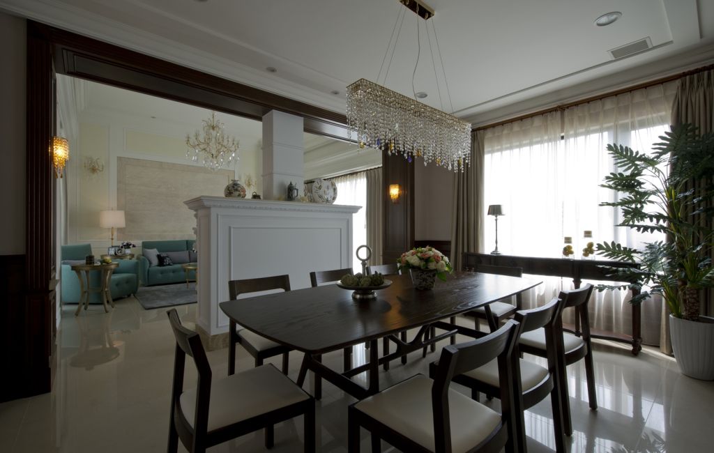 菜凉了才能放桌子上，掉漆，留印，难擦洗，想把实木换玻璃餐桌？