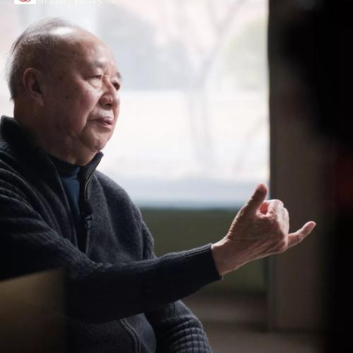 300块创业成百亿富豪,3000块起家靠卖零食身家30亿