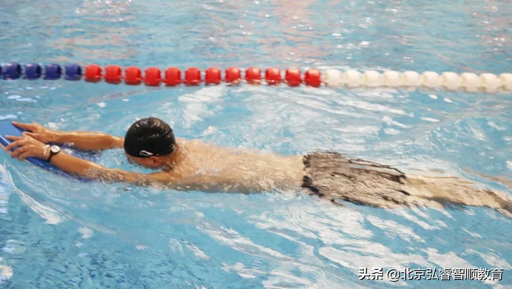 蛙泳大腿内侧疼痛,学蛙泳后大腿根部疼痛