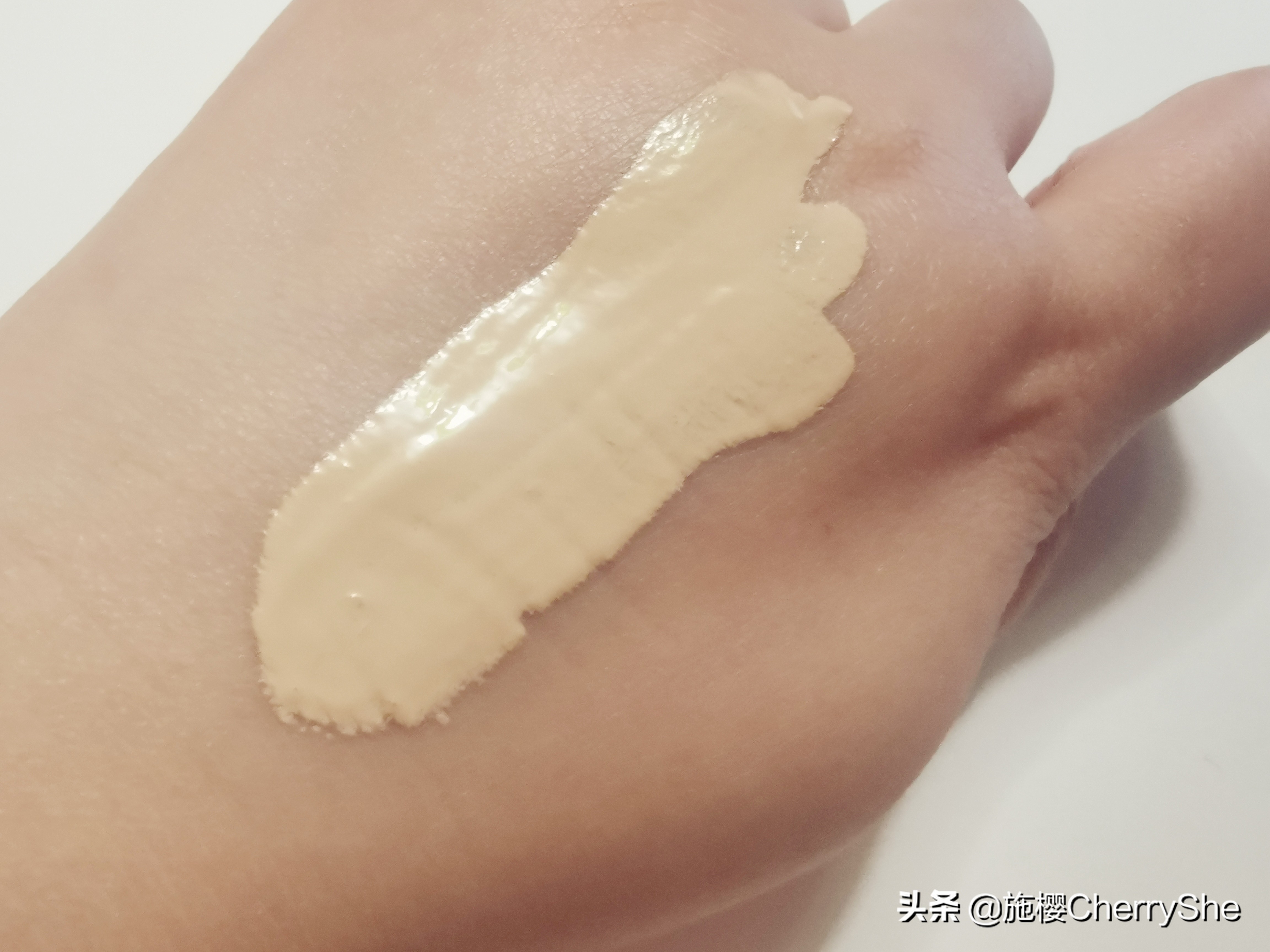 4款油皮粉底液:阿玛尼权利、YSL、玫珂菲、植村秀小方瓶,哪个好