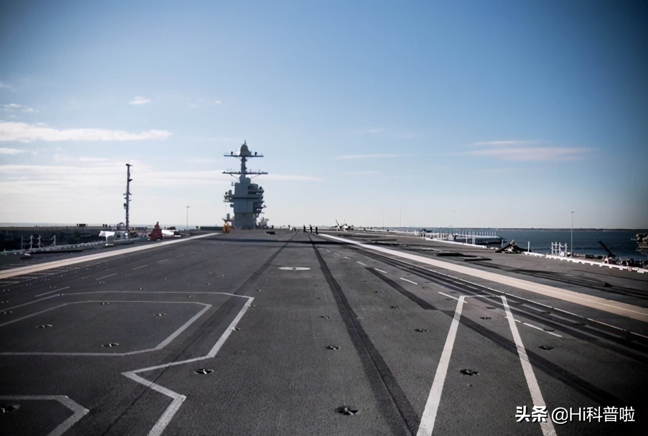 航母能扛得住海啸300米的浪么,航母能抵抗多大的鲸鱼