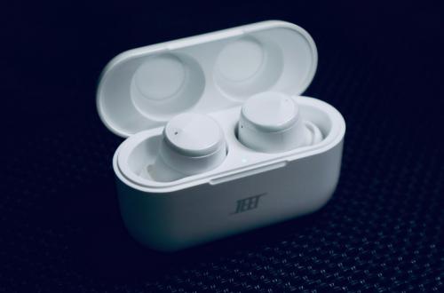 苹果蓝牙耳机和华为蓝牙耳机,jbl蓝牙耳机与苹果蓝牙耳机