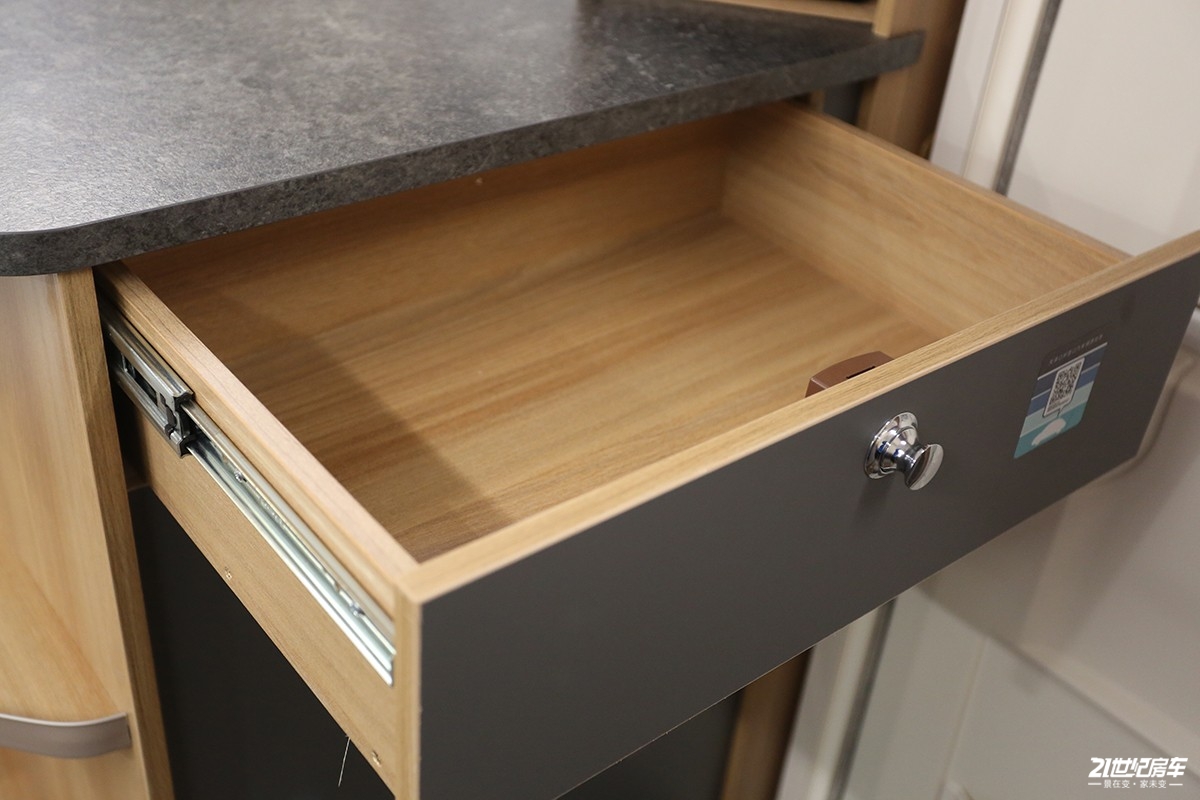 英国百丽d4,发现4拖挂式房车