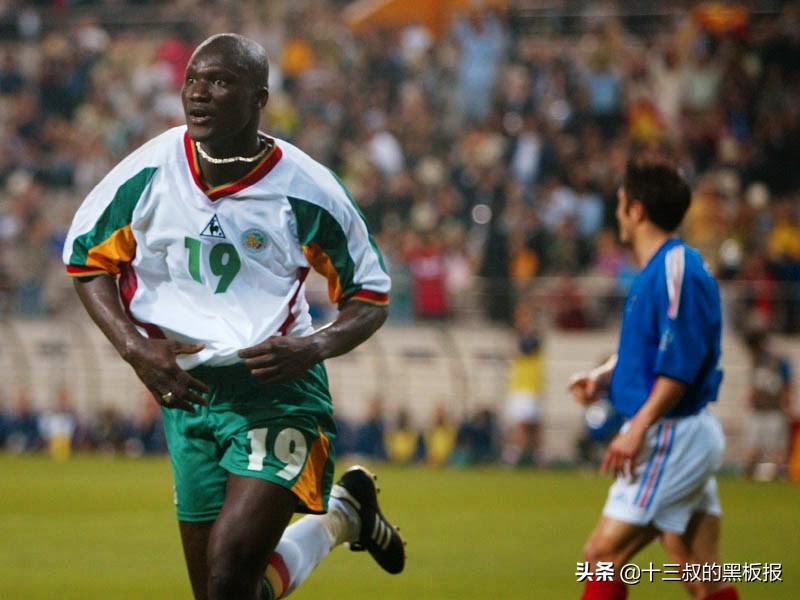 致敬那些逝去的足坛传奇,这些年逝去的足球传奇