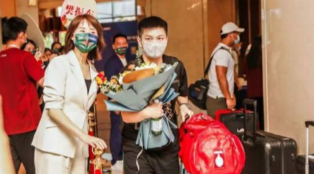 国乒出征全运会樊振东刘诗雯图片,国乒直通赛南阳站孙颖莎王曼昱