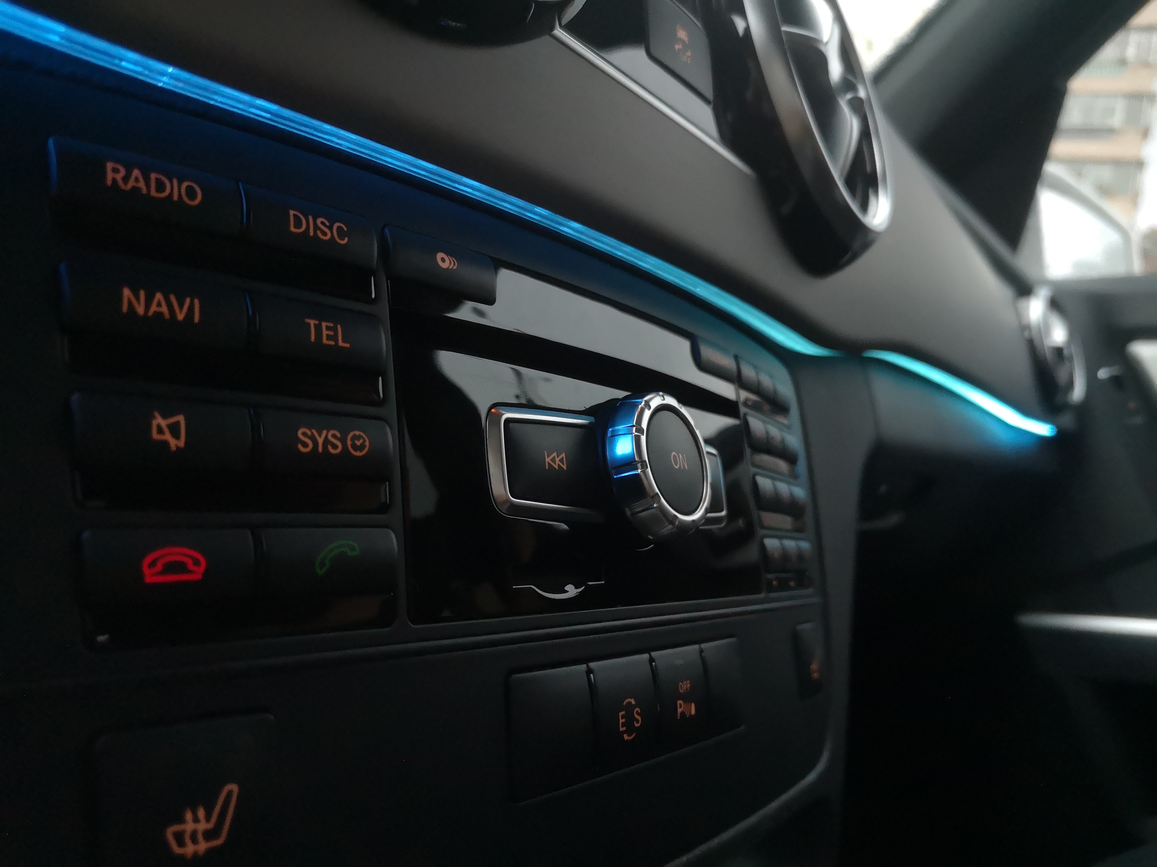 奔驰glk300音响系统升级,15款奔驰glk300无损升级音响