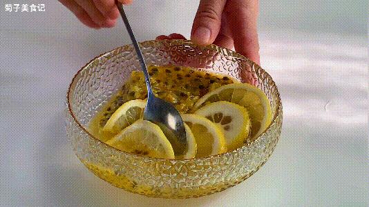 这款蜂蜜柠檬爱玉冻，冰冰凉凉酸甜可口，不愧是宝岛名小吃