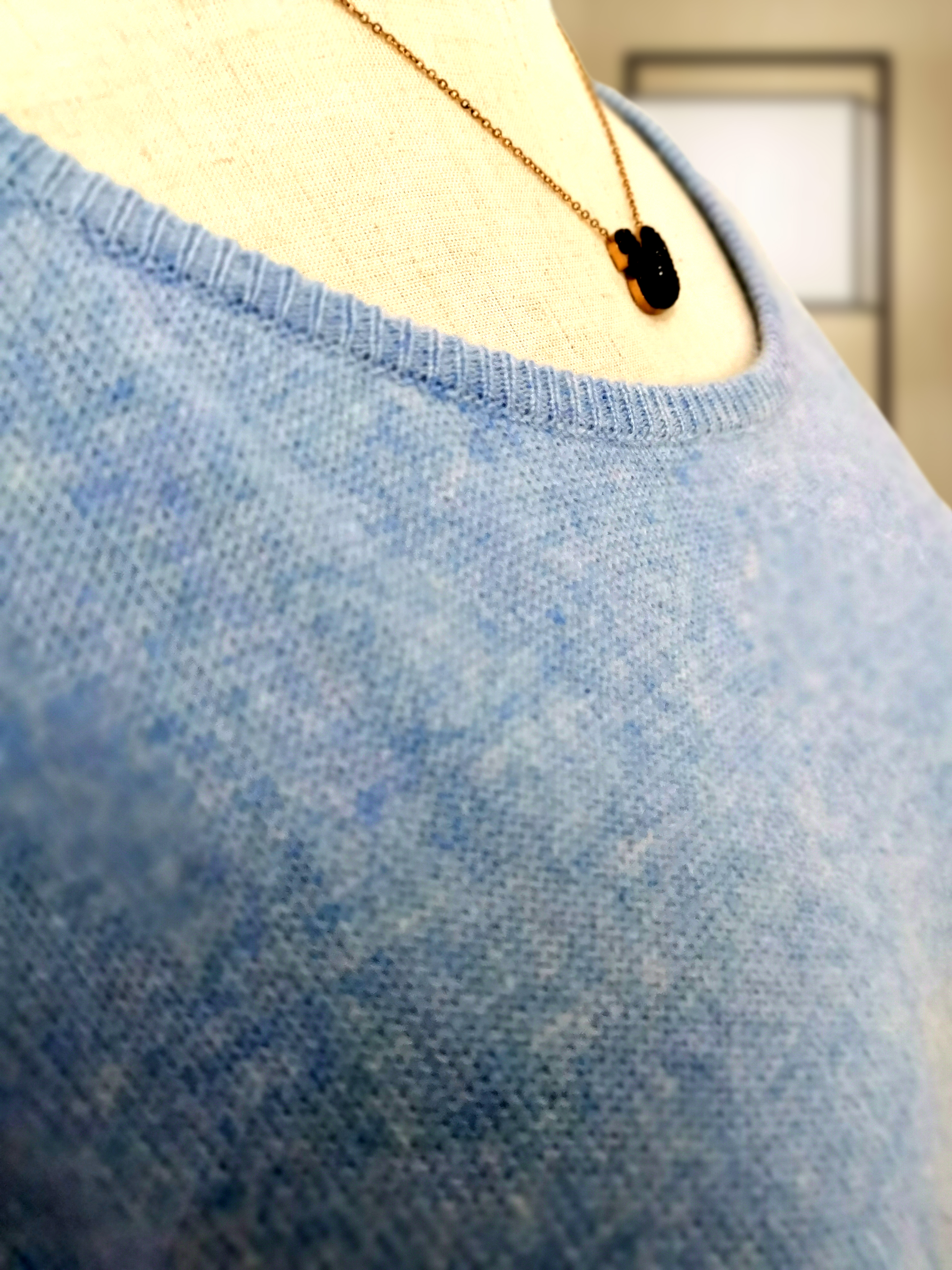 羊绒大衣发黄补救的简单方法,羊绒大衣没穿就变黄怎么洗白