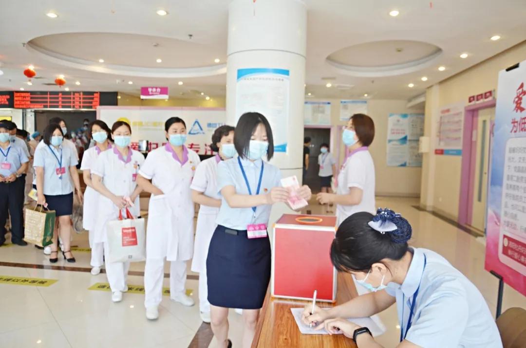 牡丹妇产医院*党**支部为“脑瘫妈妈”*党**晶晶公益募捐