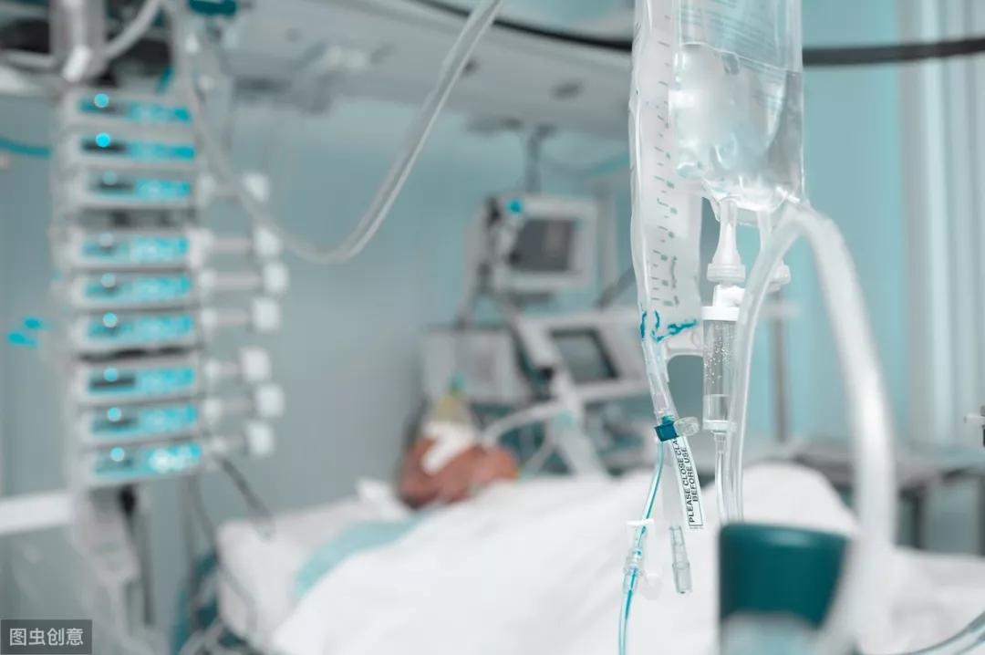 突发腹痛应该怎么办呢,37岁男子突然腹痛难忍