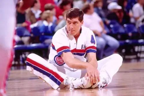 NBA纪实连载39:最想废了乔丹的那个人,恶贯满盈的比尔兰比尔