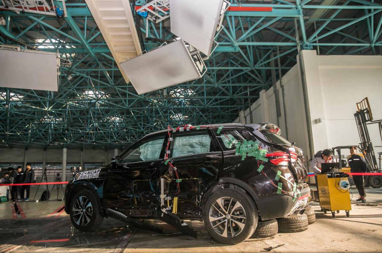 安全才是硬道理五星上将华晨中华V7是如何炼成的