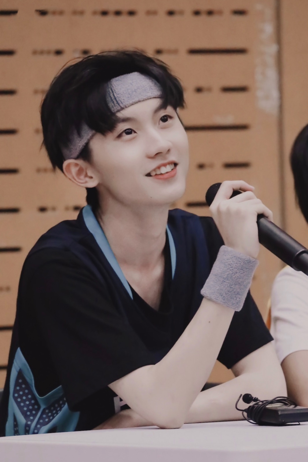 马嘉祺2019限定记忆中同款帽子,马嘉祺同款衬衫雪山测评