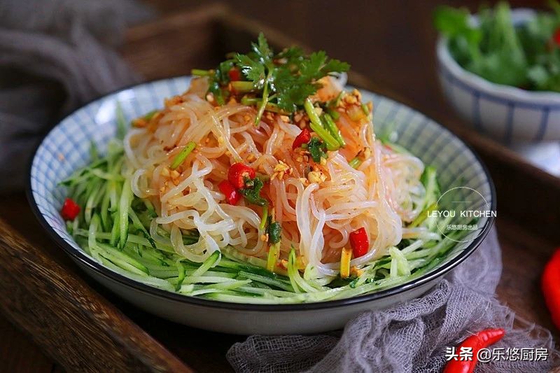 第一名厨四道过年切了就吃的凉菜,过年年夜饭不用辣椒的凉菜怎么调